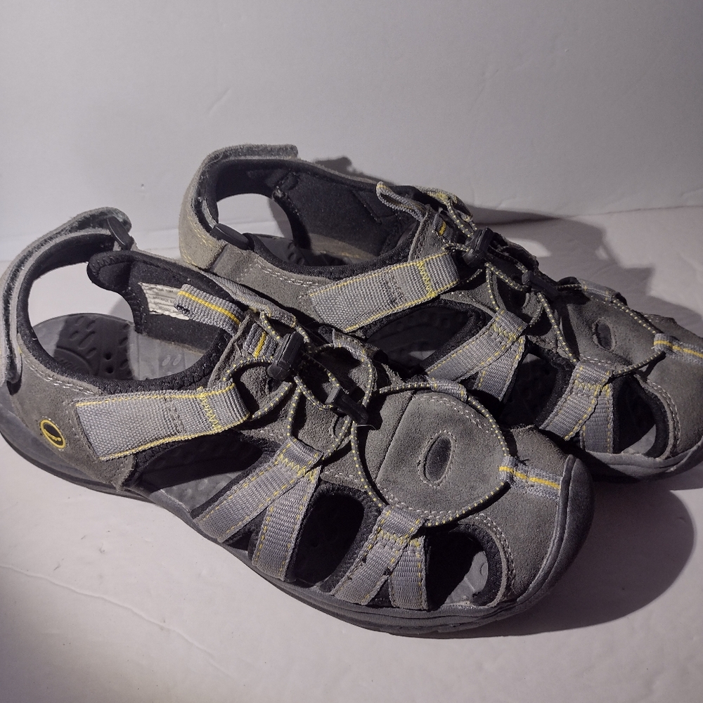 Khombu Men's Sandals Size 10 Gray in Very Good Condition